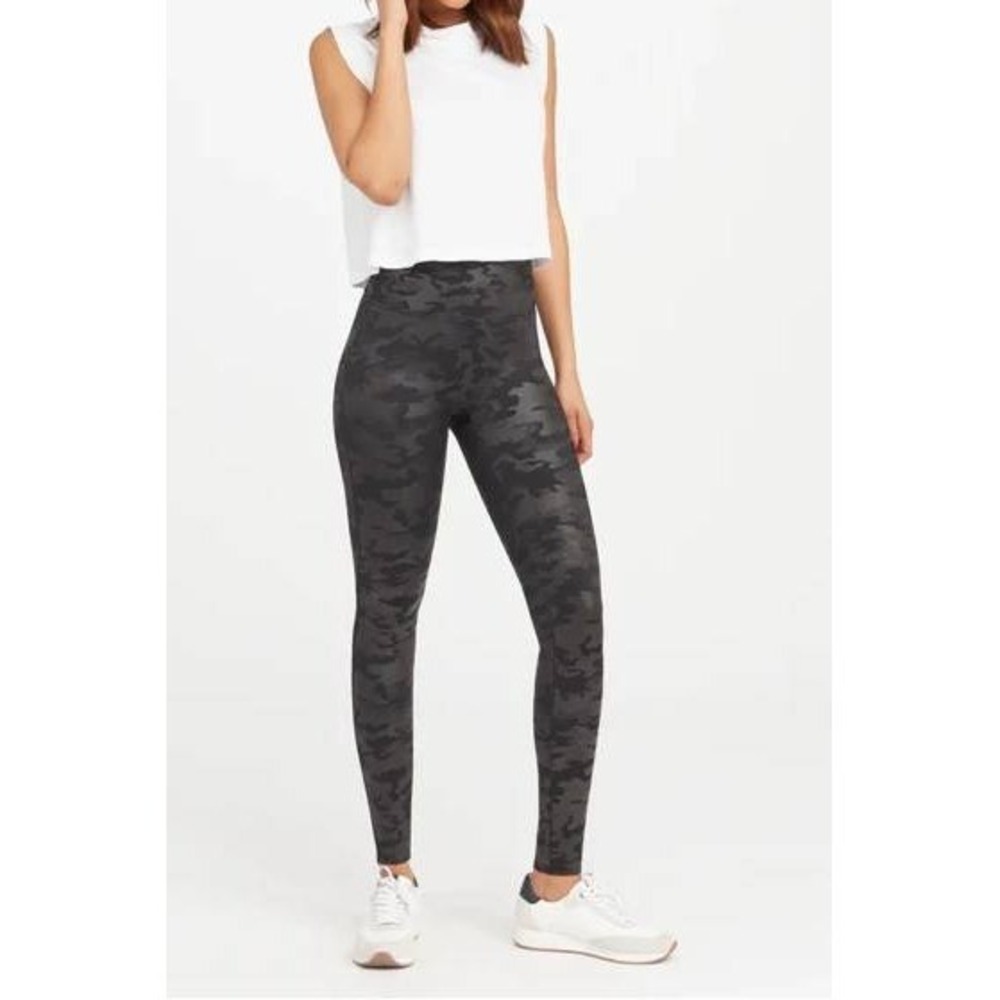 Spanx Faux Leather Camo Leggings‎ Black Camo High Waisted Size Medium M